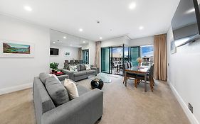 Sophisticated Spacious Apt W Stunning Harbour View