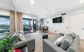 Sophisticated Spacious Apt W Stunning Harbour View